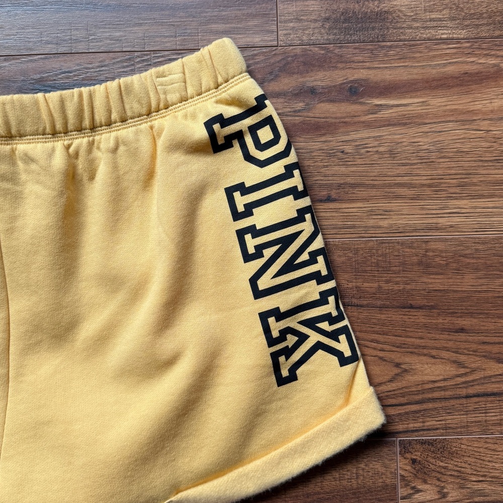 PINK Victoria’s Secret Women’s Boyfriend Logo Fleece Short Yellow Size Large NWT - Picture 6 of 7